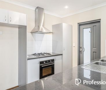 Modern Villa in Prime Midland Location! - Photo 3