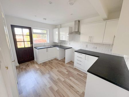 2 bedroom detached bungalow to rent - Photo 2