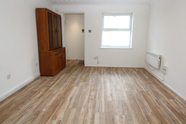 2 bedroom ground floor flat to rent - Photo 1