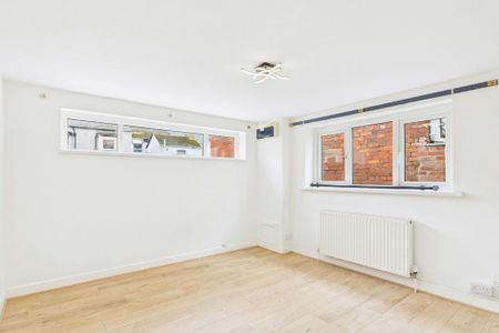 1 bedroom ground floor flat to rent - Photo 3