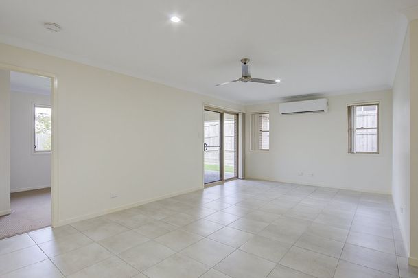 Comfortable Modern Home in Pimpama! - Photo 1