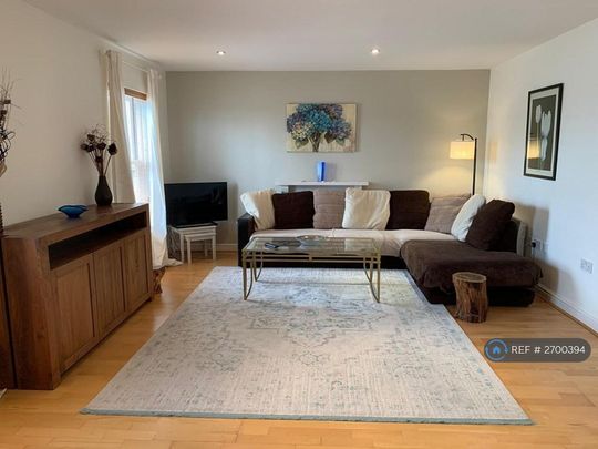 1 bedroom in a flat share to rent - Photo 1