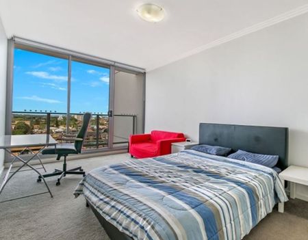 Modern 2-Bedroom Apartment in the Heart of Parramatta - Photo 5