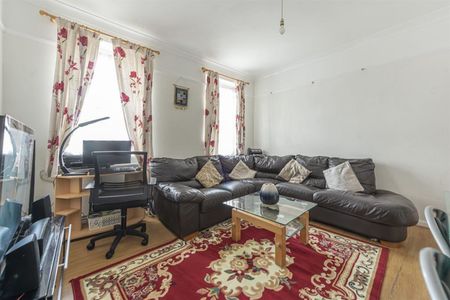 2 bedroom Flat To Let - Photo 2