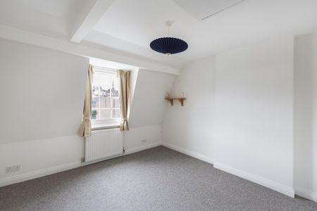 2 Bed Flat - Photo 3