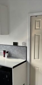 Studio Flat, High Road, NW10 - Photo 3