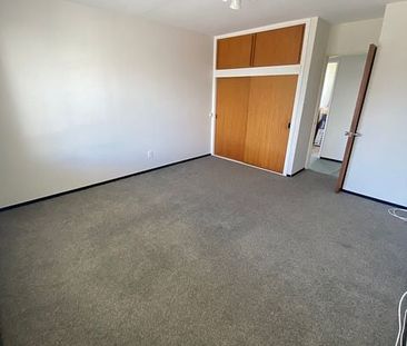 Sunny 2 bedroom unit plus insulated Sleepout - Photo 6