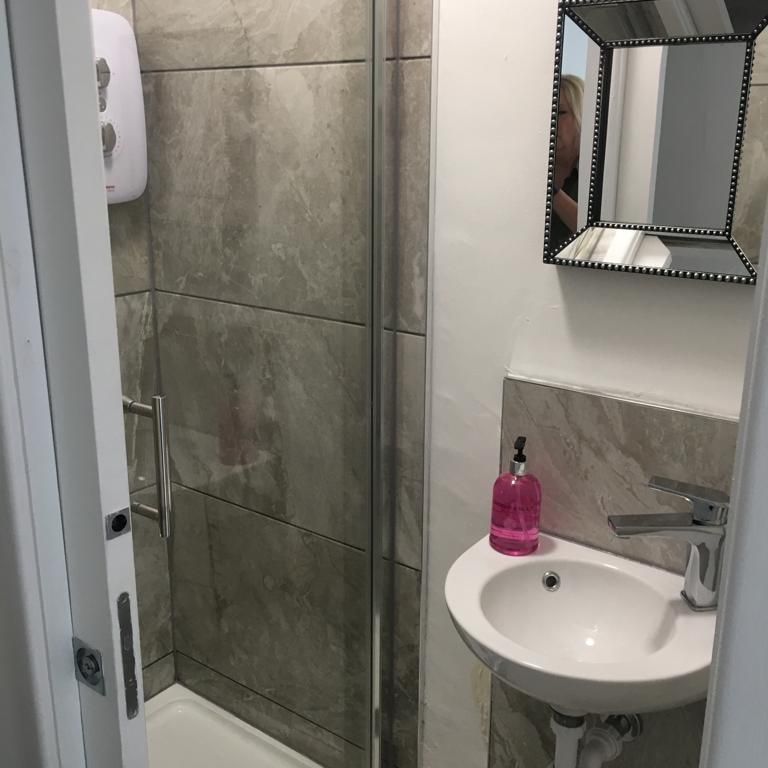 6 bedroom private hall to rent - Photo 1