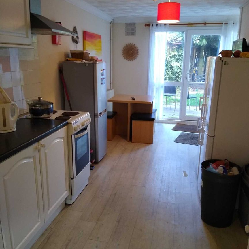 Greatmeadow, Northampton - Photo 2