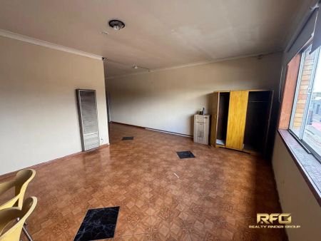 “Convenient 3-Bedroom Home” - Photo 3