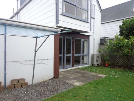 3 BEDROOM TOWNHOUSE IN GREAT LOCATION - Photo 4