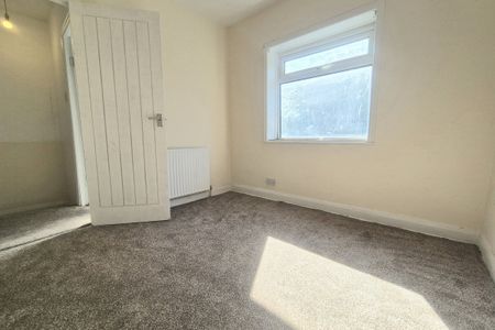 Newstead Grove - Photo 4