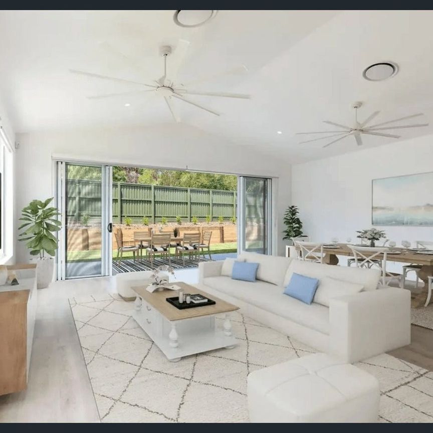 4 BEDROOM EXECUTIVE HOME - Photo 1