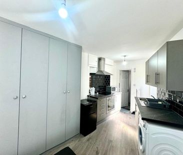 Studio Flat, Aldborough Road South, IG3 - Photo 1