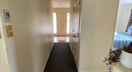 Spacious 4-Bedroom Family Home for Rent - Photo 5