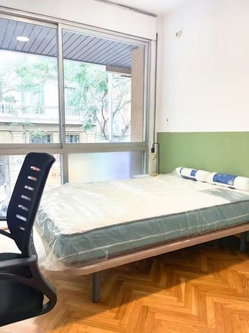 Carrer de Calvet, Barcelona, Catalonia 08021 - Photo 2