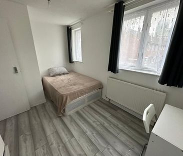 Room in a Shared House, Priory Street, E3 - Photo 3