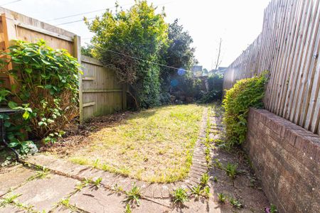 2 bedroom terraced house to rent - Photo 4