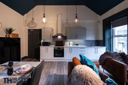 Upper Floor, Jubilee House Room 2 - Photo 4