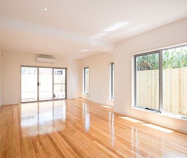 2/16 Andrews Street - Photo 3