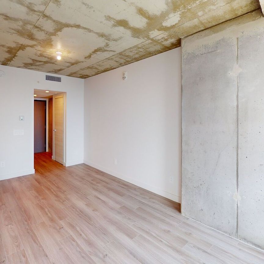 From bold architecture to sweeping skyline views, Skyla is where downtown Montréal living reaches its peak — in style - Photo 1