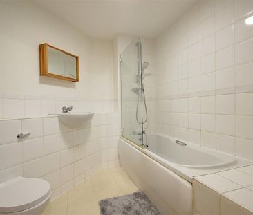 Ovaltine Court, Kings Langley - Photo 1