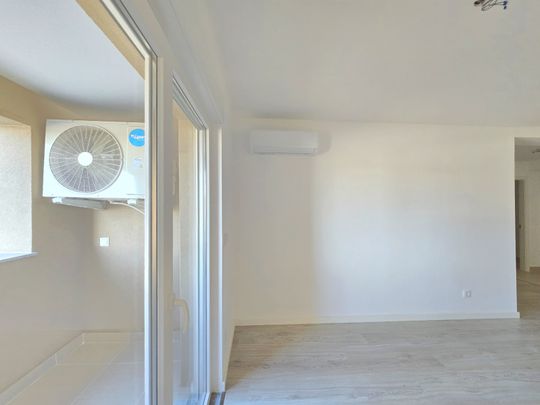 2 bedroom flat equipped and furnished next to the C.C. Glicinias! - Photo 1
