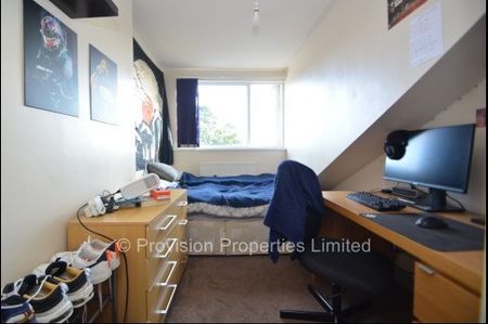 8 Bedroom Student Houses in Hyde Park Leeds - Photo 5