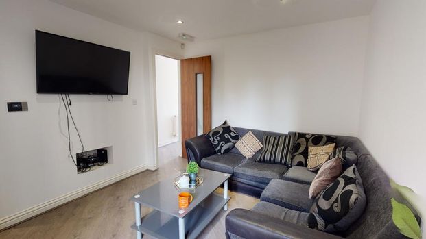 5 bedroom end of terrace house to rent - Photo 1