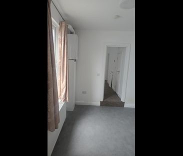 4 Bed Terraced House, Harrow Road, BS4 - Photo 1