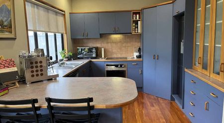 Immaculate and Spacious Home - Ideal for Students or Families - Photo 3