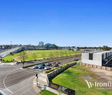 Located in the vibrant heart of Dandenong, this fantastic apartment... - Photo 5