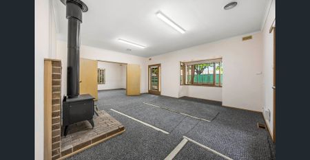 FIVE BEDROOM HOUSE IN GREAT CENTRAL LOCATION - Photo 2