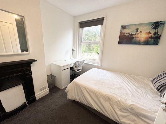 Room in a Shared House, Burlington Road, SO15 - Photo 1