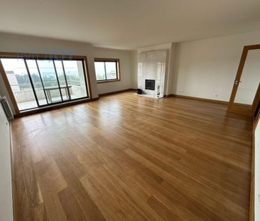 3 room luxury Flat for rent in Porto, Distrito do Porto - Photo 1