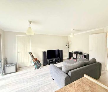 Ford Court, Beaulieu Road, SO45 - Photo 2