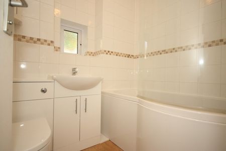 Hurlford, Woking - Photo 2