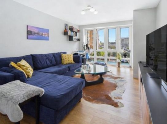 3 Bed Flat, St. Davids Square, E14 - Photo 1