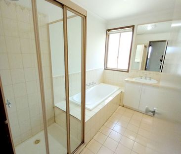 LARGE 3 BEDROOM FAMILY HOME WITH OUTDOOR AREA - Photo 6