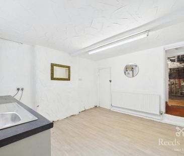 4 bedroom terraced house to rent - Photo 3