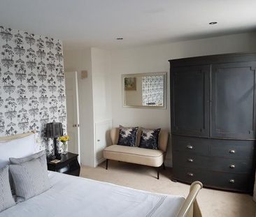 Large king boutique room for 1 person in stunning Georgian terrace ... - Photo 6