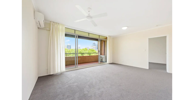 Spacious 2-Bedroom Apartment with En-Suite & Garage - Photo 1