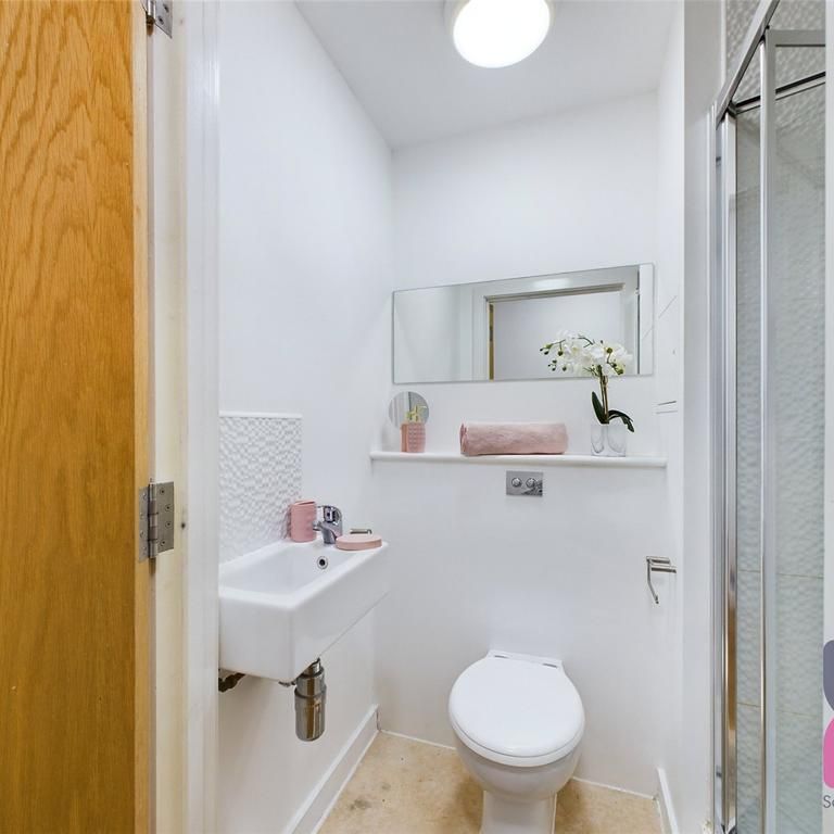 6 bedroom flat to rent - Photo 1