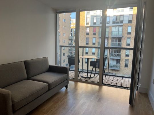 1 Bed Flat, Empire Reach, SE10 - Photo 1