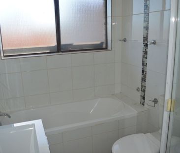 CLOSE TO LIVERPOOL CBD - Photo 2
