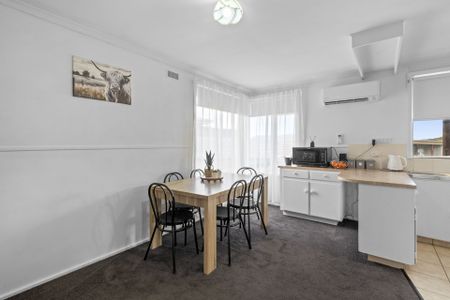 Spacious 3 Bedroom Family Home - Photo 3