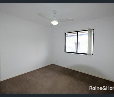 IMMACULATE AIR-CONDITIONED 3 BEDROOM TOWNHOUSE IN POPULAR, CENTRALL... - Photo 6