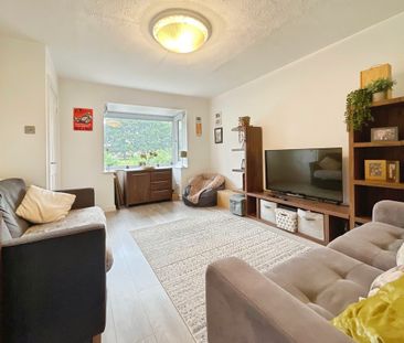 3 bedroom Semi-Detached House to let - Photo 1