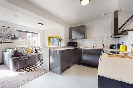 1 bedroom in a house share to rent - Photo 3