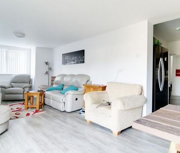 4 bedroom semi-detached house to rent - Photo 3